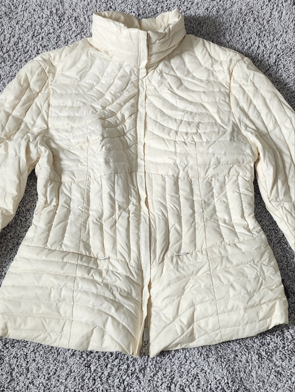 Moncler $1,395 Short Puffer Jacket Size 1 (XS, US 2-4) Ivory